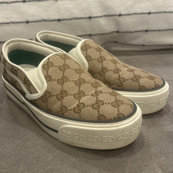 GUCCI tennis 1977 slip on canvas sneaker size 36/6
Very lightly worn - Picture 2 of 6